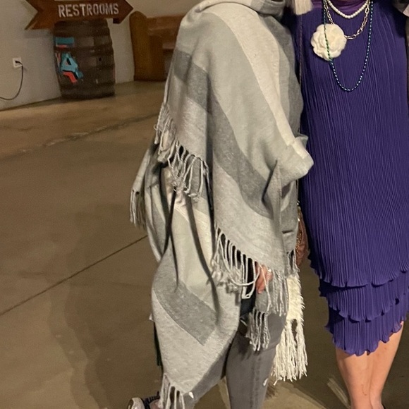 BCBGMaxAzria Gray Ruana Wrap - Picture 2 of 4